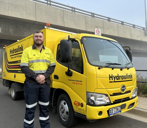 National Hydraulink network launches Mat on his own road to success  with new Hawkesbury franchise